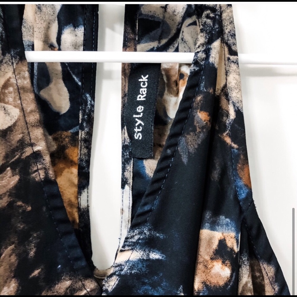 Style Rack cold shoulder top medium - Picture 6 of 7